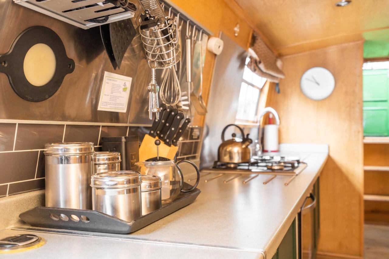 - Houseboats