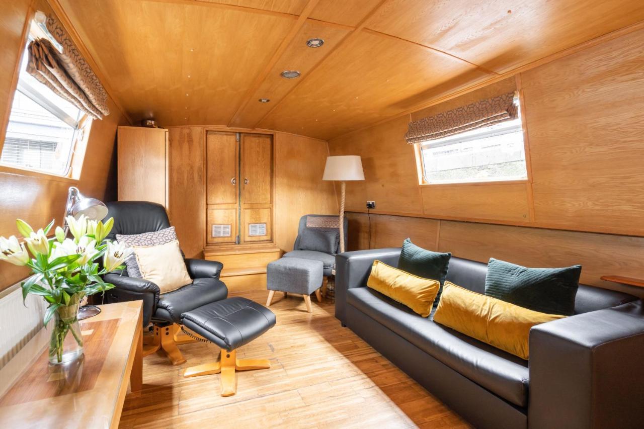 - Houseboats Botel