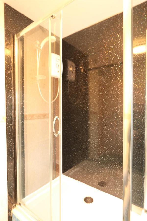 Apartment Centre Rooms-lauriston EDI