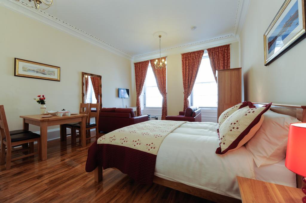 Aparthotel Edinburgh City Suites 4*