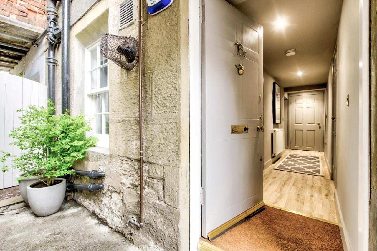 Scotland St - Stylish In Famous Edinburgh's New Town Apartment EDI