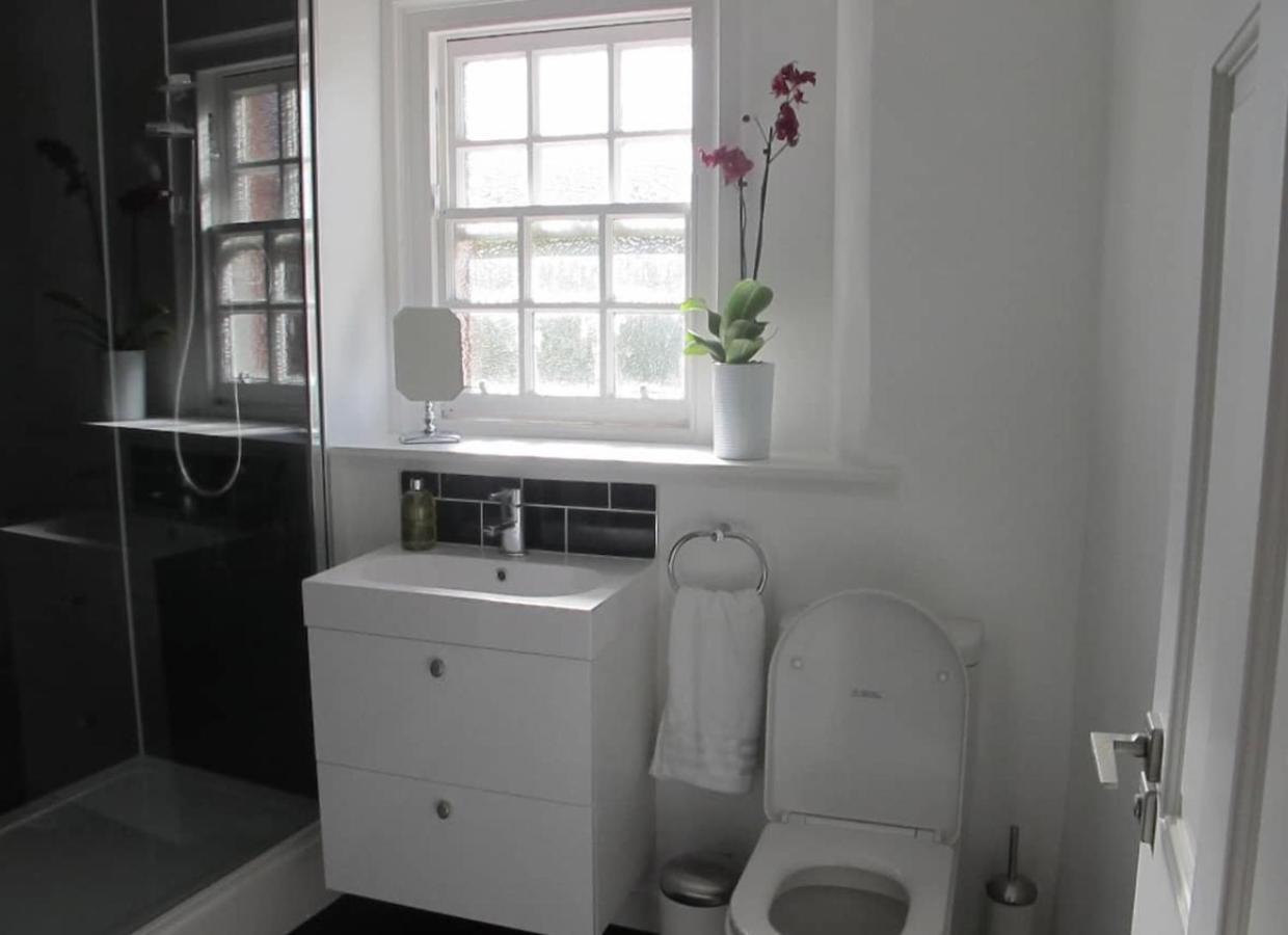 Apartment 2 Chessels Court, Flat 3 Edinburgh