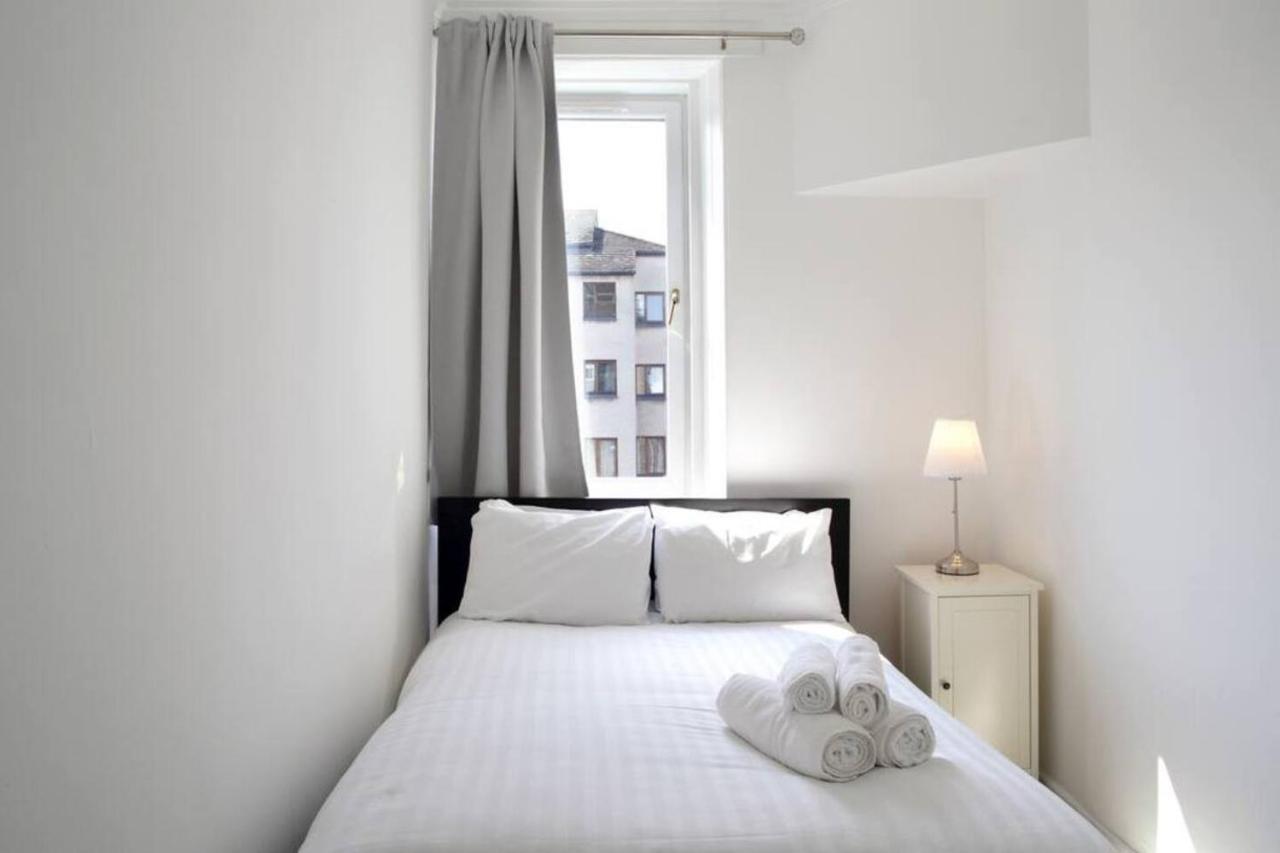 Beautiful Scandi-inspired One Bed In Stockbridge Apartment *