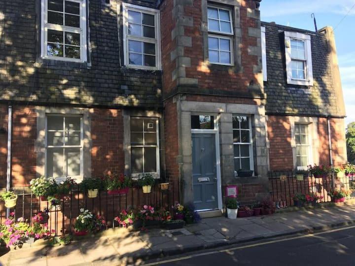 Beautiful Scandi-inspired One Bed In Stockbridge Apartment Edinburgh