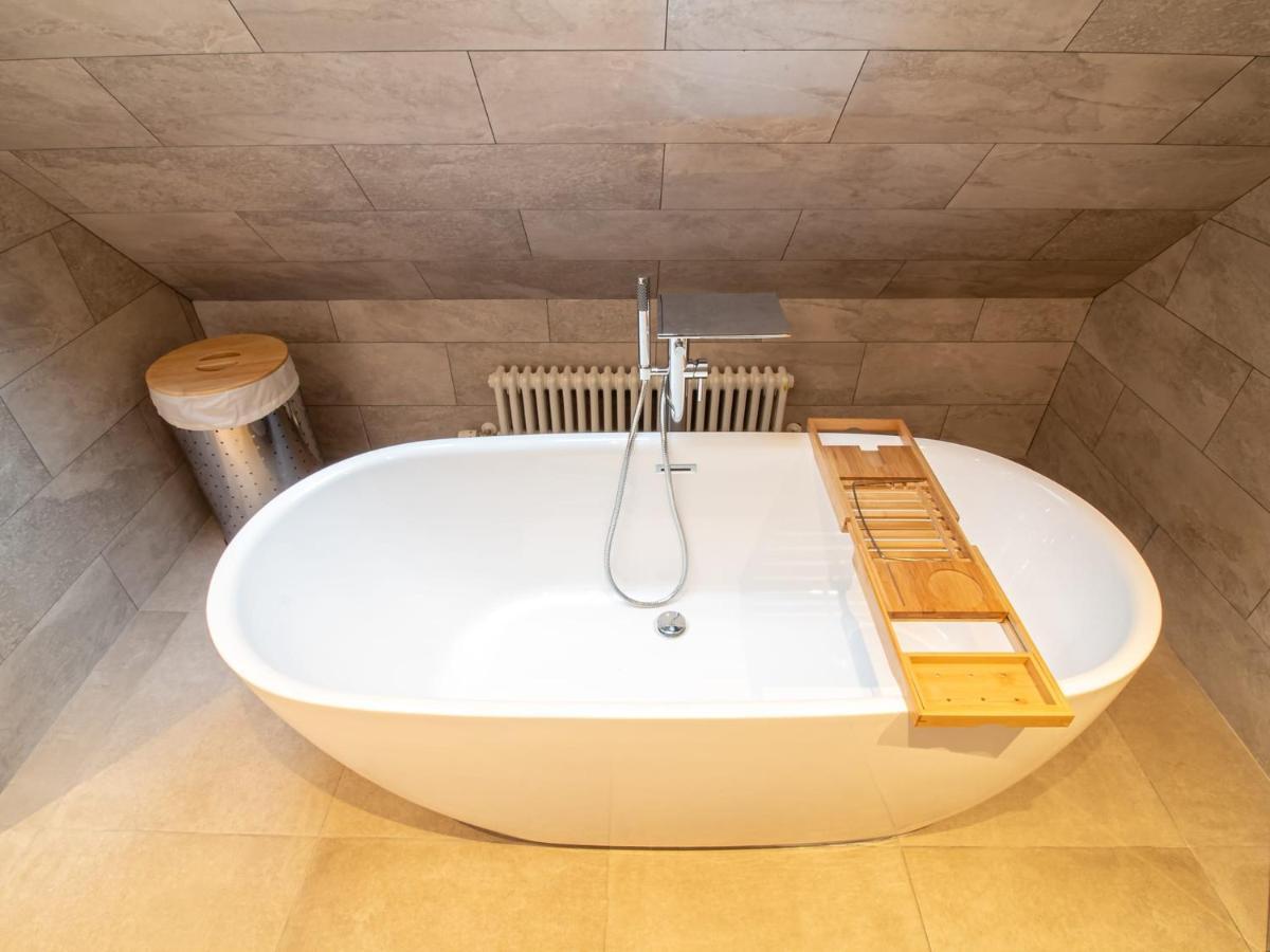 Apartment Luxury Royal Mile By The Castle - Sleeps 4 Edinburgh