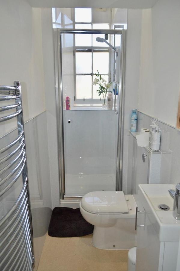 Two Bedroom Flat By Royal Mile!
