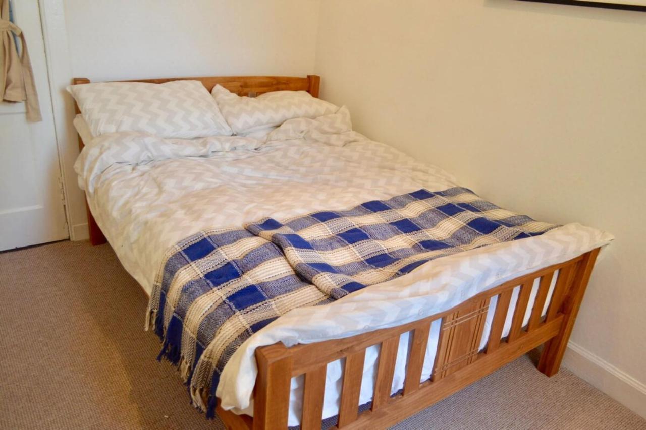Two Bedroom Flat By Royal Mile!