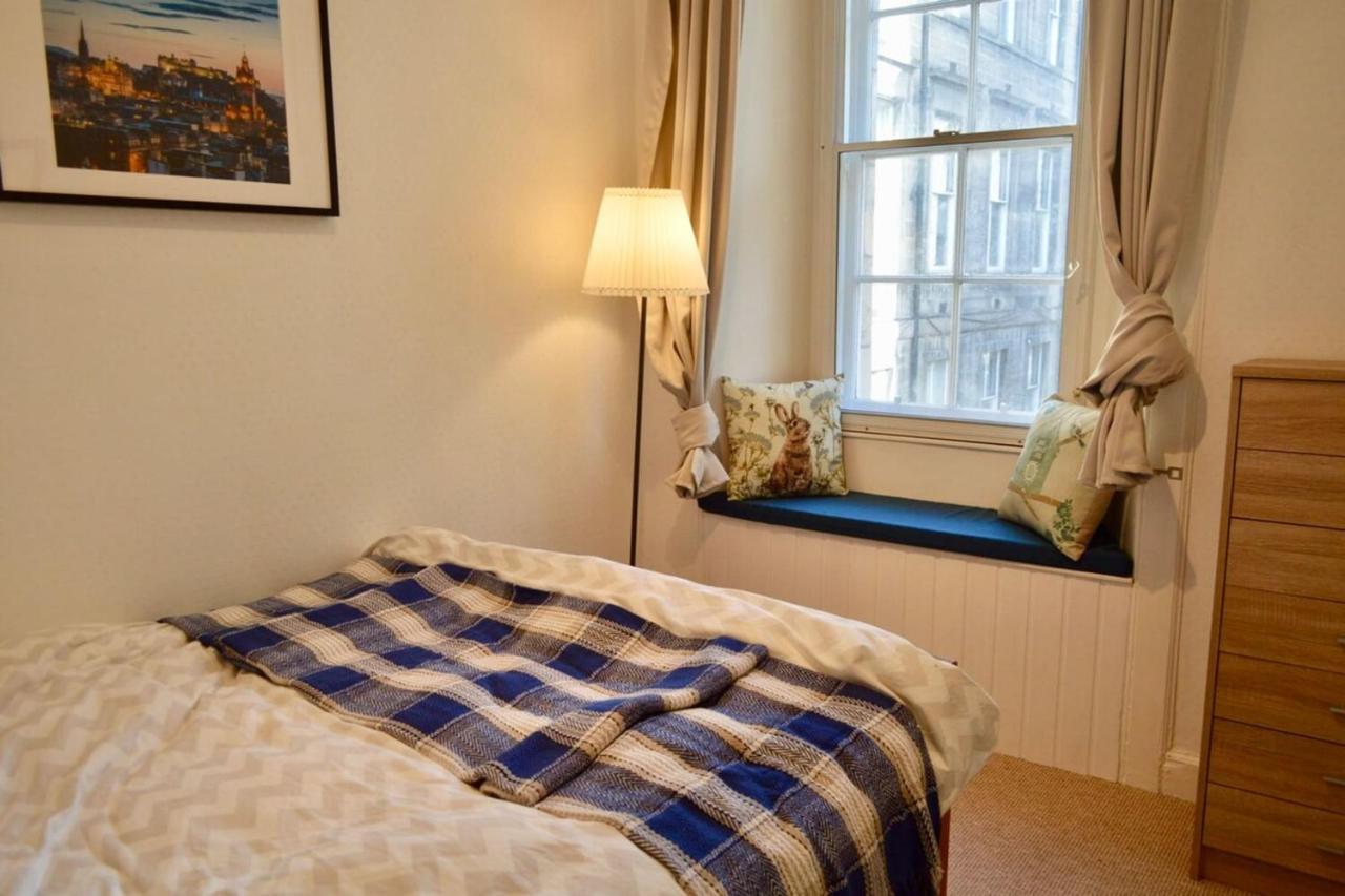 Two Bedroom Flat By Royal Mile!