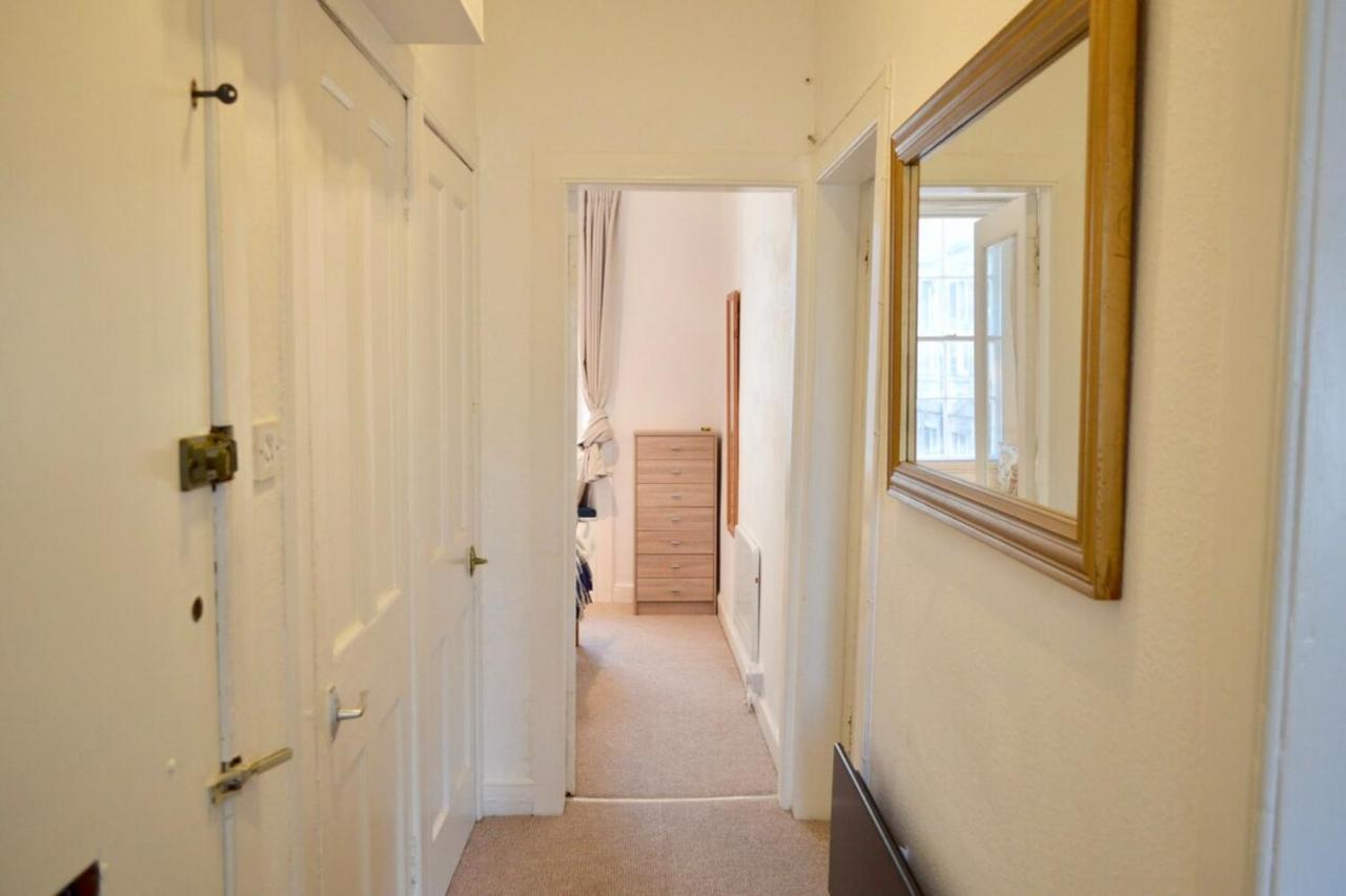 Two Bedroom Flat By Royal Mile! * Edinburgh