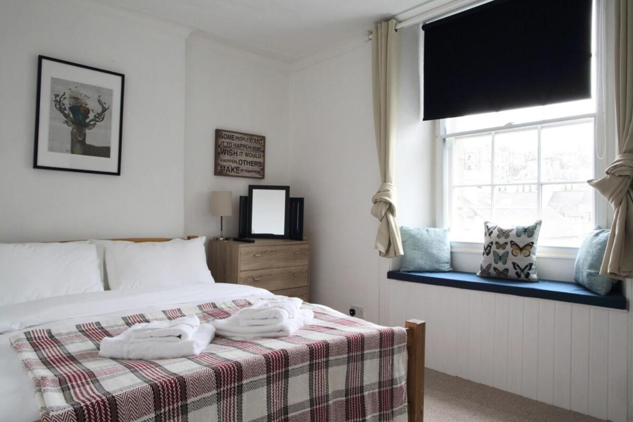 Two Bedroom Flat By Royal Mile!