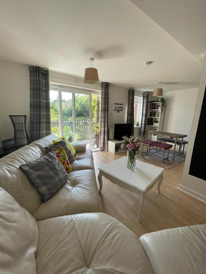 Pass The Keys Lovely 2bedroom Flat With Balcony * EDI