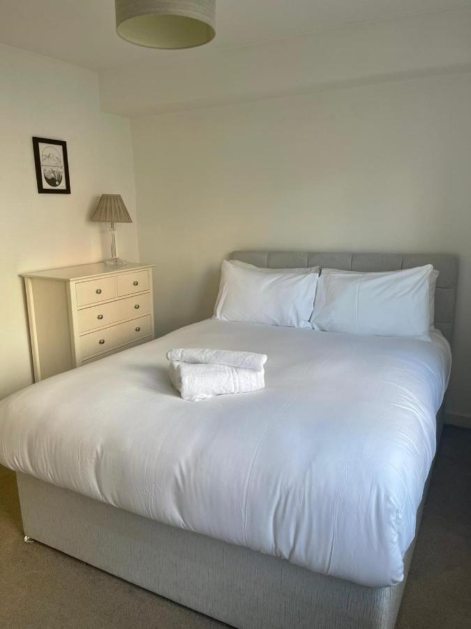 Pass The Keys Lovely 2bedroom Flat With Balcony * EDI
