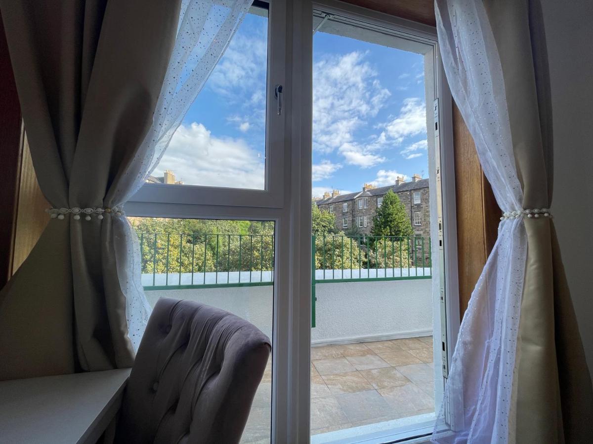 Comfy Balcony 2 Familyroom Apartment EDI