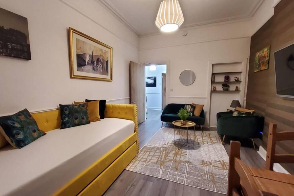 Leith Spectacular By Sensational Short Lets & Serviced With 6 Separate Beds & 2 Baths *