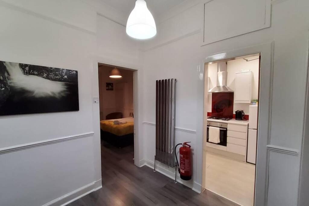 Leith Spectacular By Sensational Short Lets & Serviced With 6 Separate Beds & 2 Baths Apartment