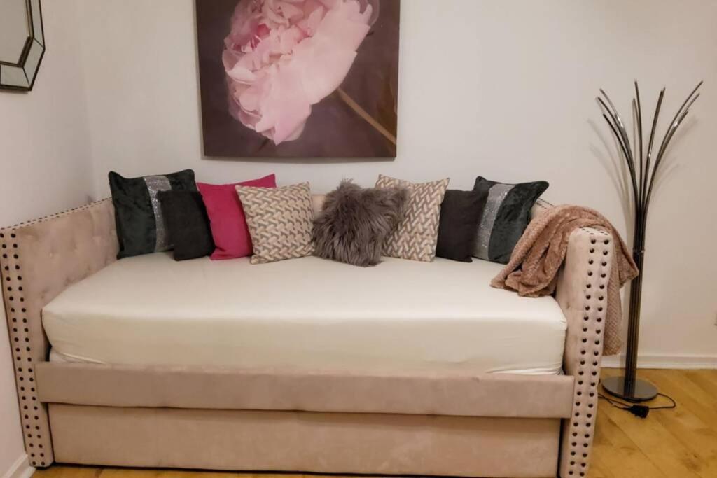 Apartment Sleeps 6 On Separate Beds, 4 Smart Tvs, Netflix Edinburgh