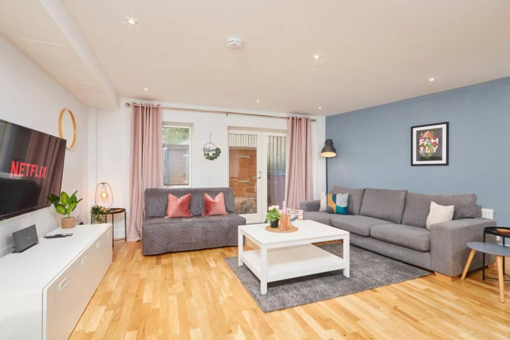 Stunning Townhouse // Sleeps 8 * EDI