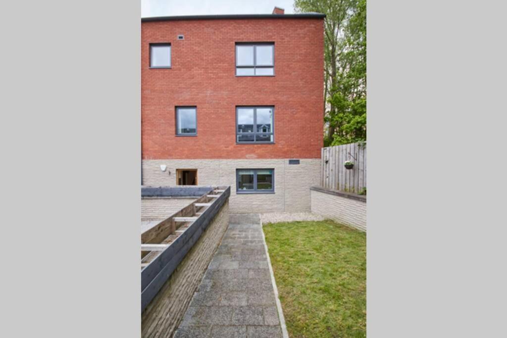 Stunning Townhouse // Sleeps 8 * EDI
