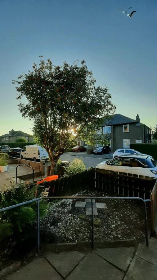 Lele's Flat - 15 Minutes To Airport & Centre Homestay Edinburgh