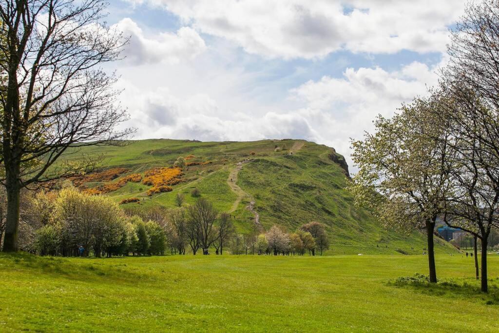 Royal Mile & Arthur's Seat Apt With Private Parking Apartment *