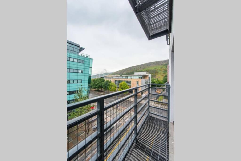 Royal Mile & Arthur's Seat Apt With Private Parking Apartment