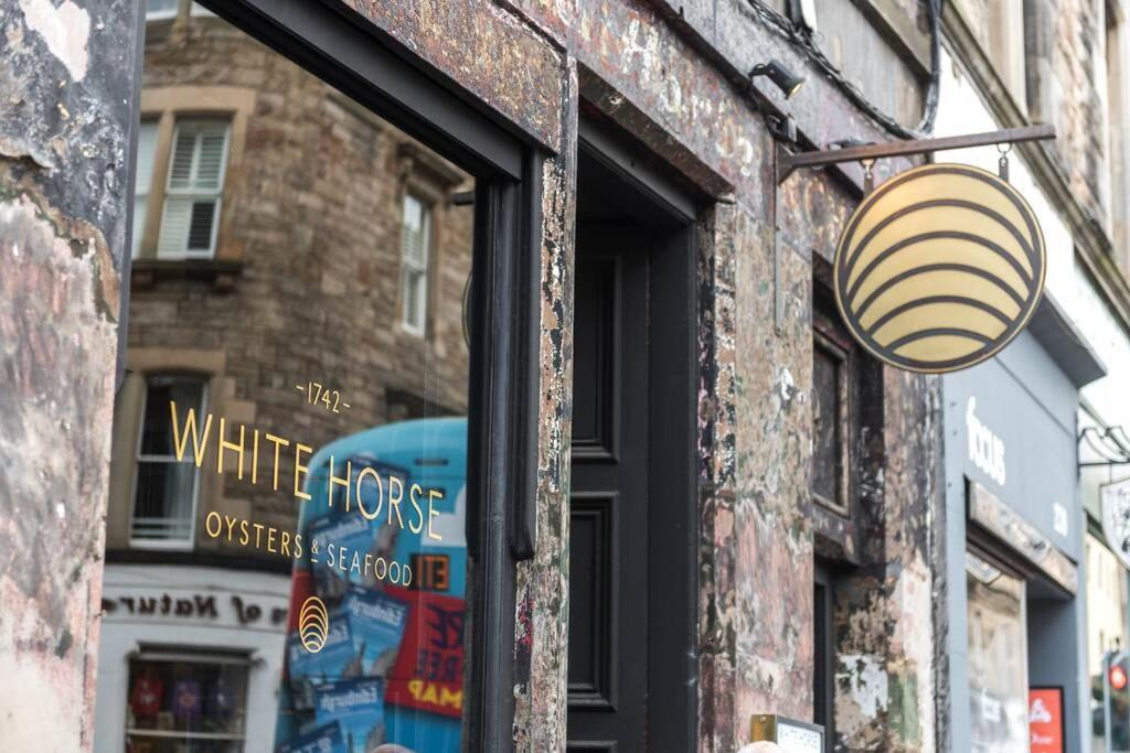 Royal Mile & Arthur's Seat Apt With Private Parking Apartment