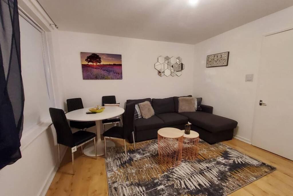 Sleeps 6 On Separate Beds, 4 Smart Tvs, Netflix * Edinburgh
