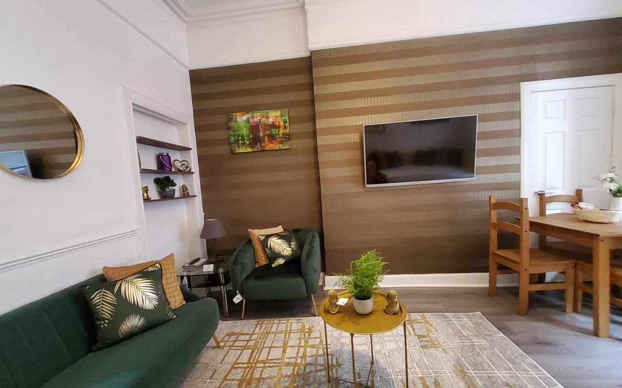 Leith Spectacular By Sensational Short Lets & Serviced With 6 Separate Beds & 2 Baths * Edinburgh