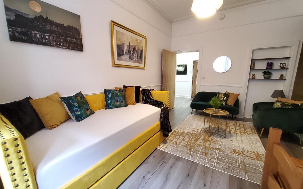 Leith Spectacular By Sensational Short Lets & Serviced With 6 Separate Beds & 2 Baths *