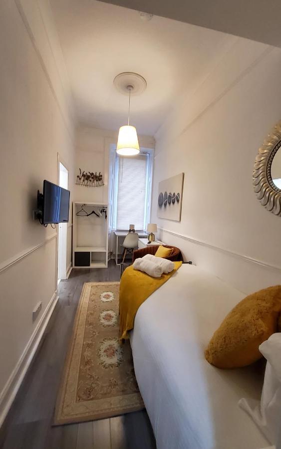 Leith Spectacular By Sensational Short Lets & Serviced With 6 Separate Beds & 2 Baths Apartment Edinburgh