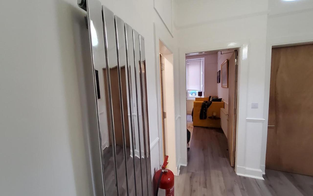 Leith Spectacular By Sensational Short Lets & Serviced With 6 Separate Beds & 2 Baths Apartment