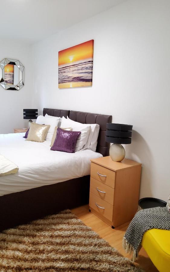 Sleeps 6 On Separate Beds, 4 Smart Tvs, Netflix Edinburgh