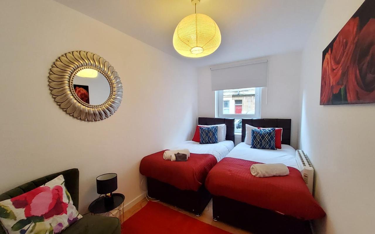Sleeps 6 On Separate Beds, 4 Smart Tvs, Netflix Apartment *