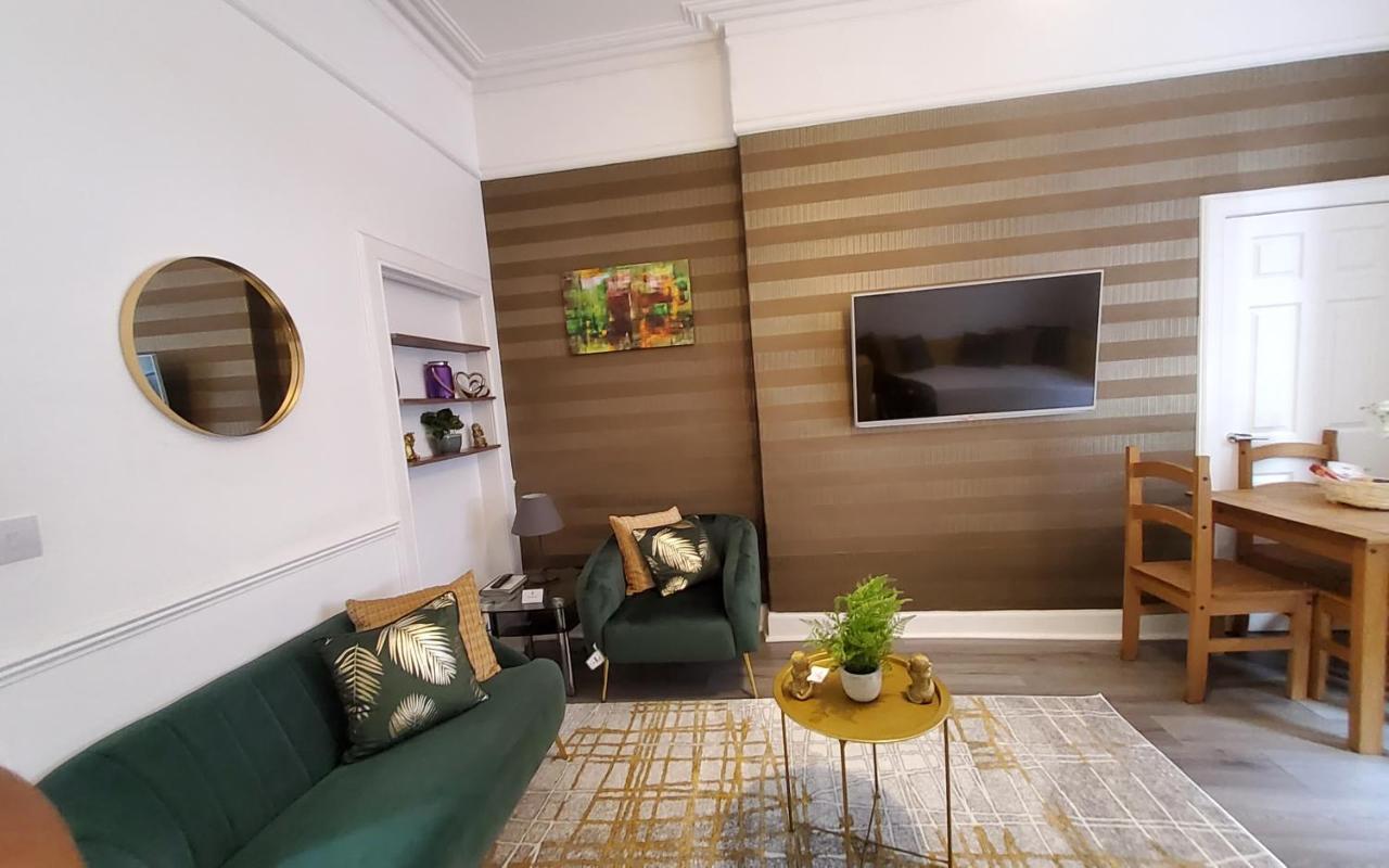 Leith Spectacular By Sensational Short Lets & Serviced With 6 Separate Beds & 2 Baths Edinburgh