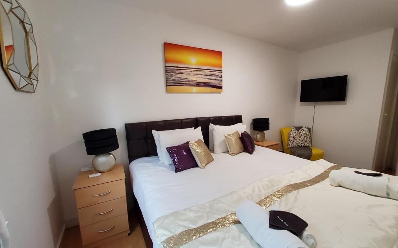 Sleeps 6 On Separate Beds, 4 Smart Tvs, Netflix Apartment *