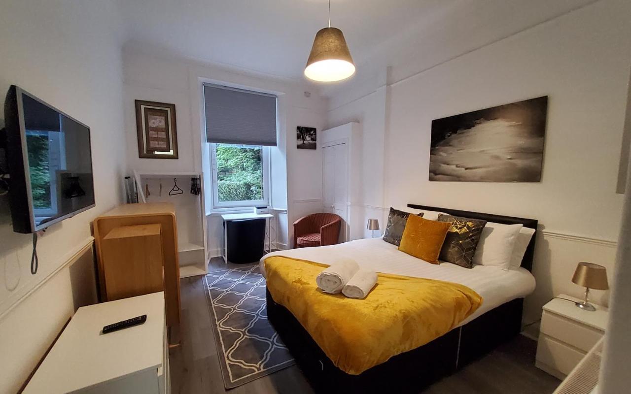 Leith Spectacular By Sensational Short Lets & Serviced With 6 Separate Beds & 2 Baths Apartment *