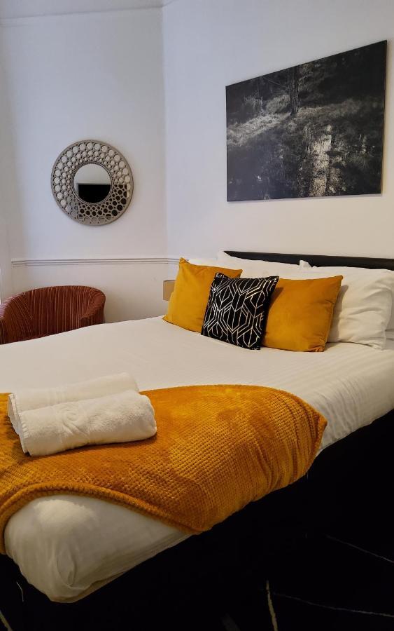Leith Spectacular By Sensational Short Lets & Serviced With 6 Separate Beds & 2 Baths Apartment *