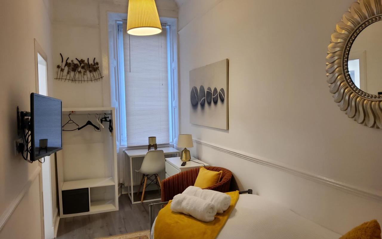 Apartment Leith Spectacular By Sensational Short Lets & Serviced With 6 Separate Beds & 2 Baths Edinburgh
