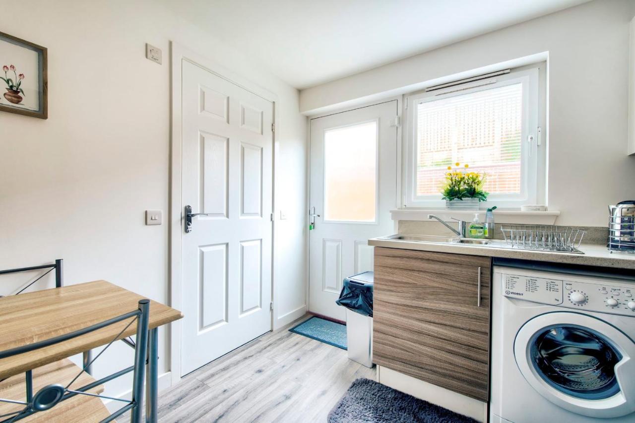 Guestready - Serene 2br W Yard & Parking - Sleeps Up To 6 * Edinburgh