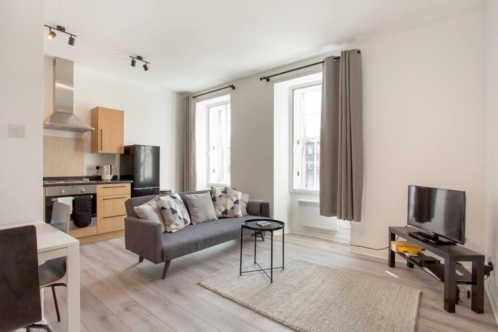 Apartment Modern & Bright 1 Bed For 4 Close To Centre! *