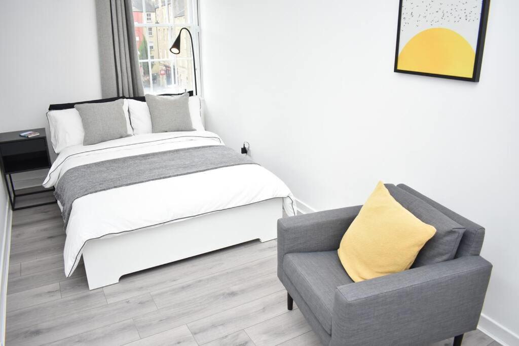 Modern & Bright 1 Bed For 4 Close To Centre!