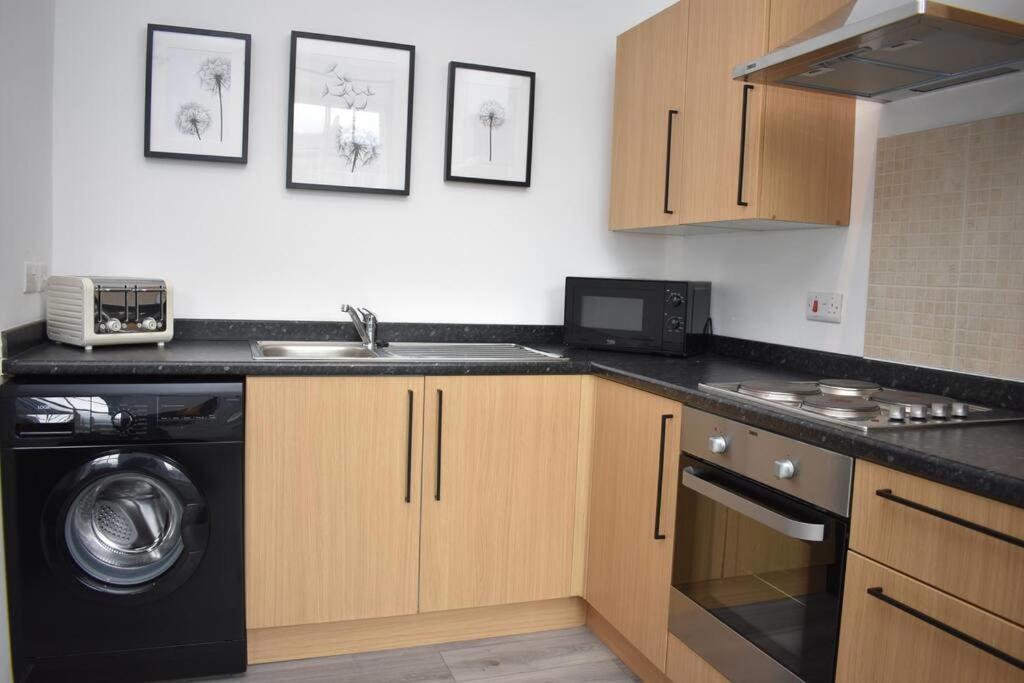 Modern & Bright 1 Bed For 4 Close To Centre! Edinburgh