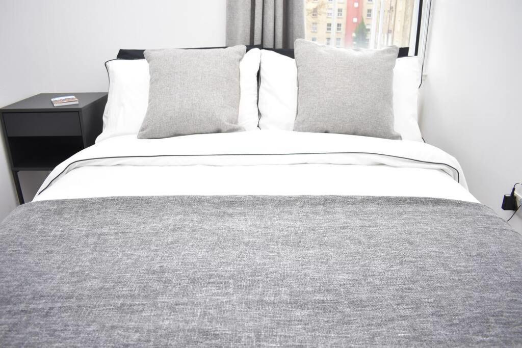 Apartment Modern & Bright 1 Bed For 4 Close To Centre! *