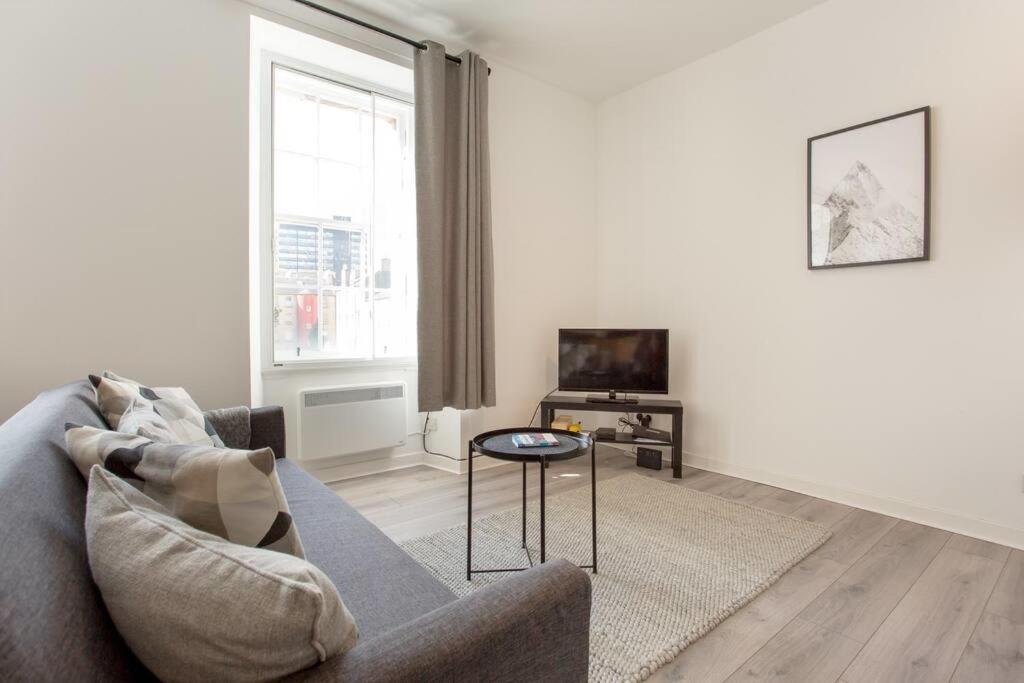 Modern & Bright 1 Bed For 4 Close To Centre! Apartment