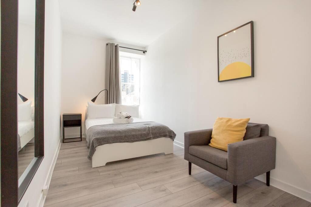 Modern & Bright 1 Bed For 4 Close To Centre!
