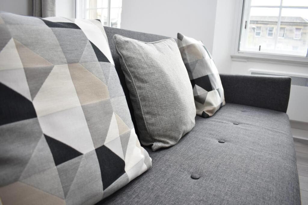 Modern & Bright 1 Bed For 4 Close To Centre! * Edinburgh