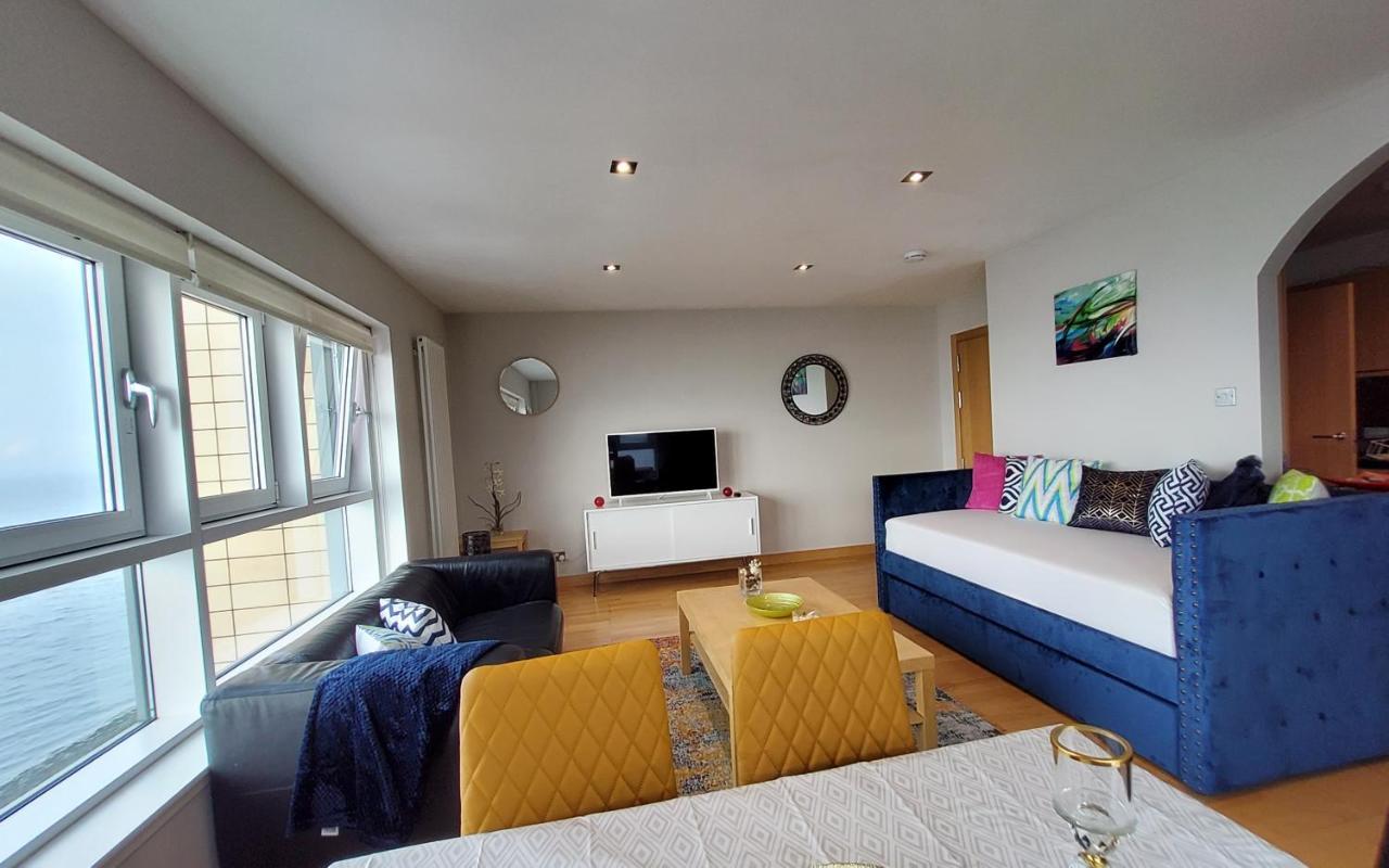 2 Bed Aprtmt- Waterfront, 5 Beds, Parking