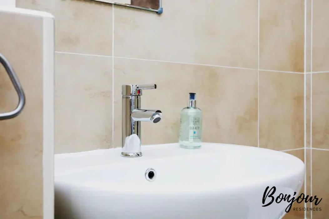 Apartment Royal Mile 3br-2ba, 1 Min To Castle - Free Parking & Zip Link Beds By Bonjour Residences EDI
