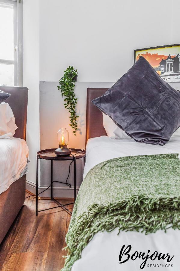 Royal Mile 3br-2ba, 1 Min To Castle - Free Parking & Zip Link Beds By Bonjour Residences