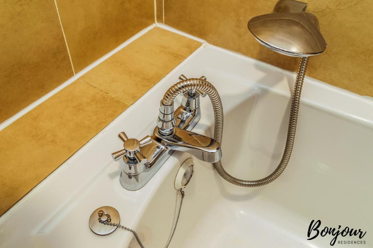 Royal Mile 3br-2ba, 1 Min To Castle - Free Parking & Zip Link Beds By Bonjour Residences Apartment *